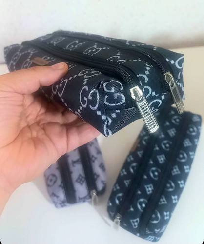 جامدادی دوزیپ طرح ال وی مشکی